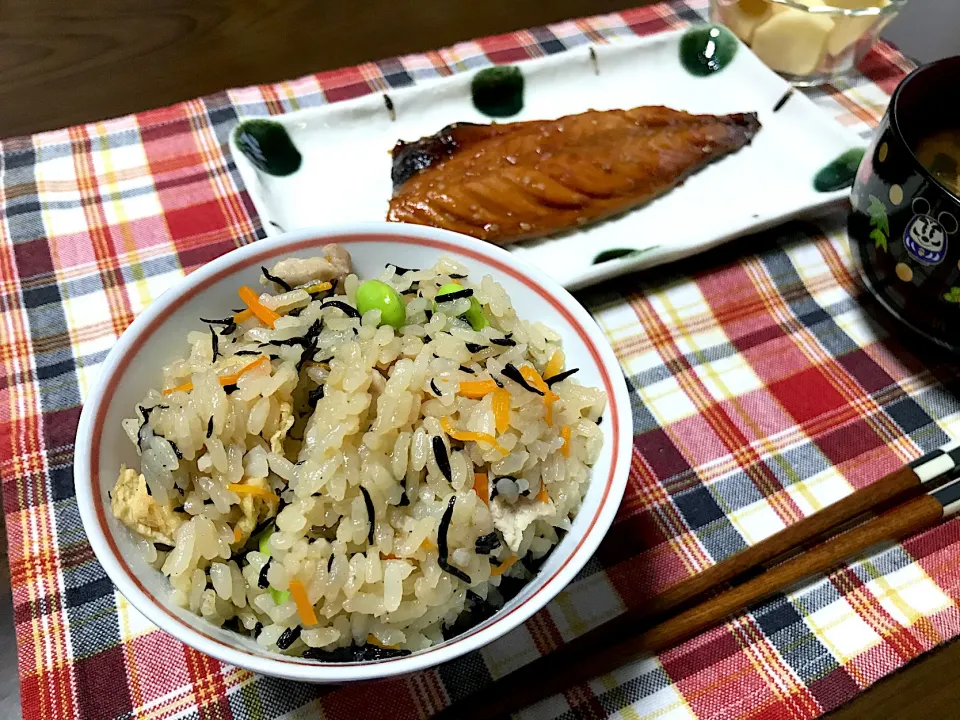 ひじきと鶏肉の炊き込みご飯|Emiさん