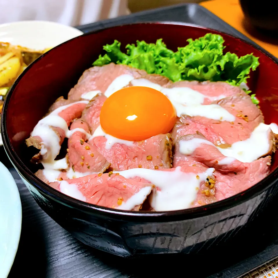 炊飯器生まれのローストビーフ🍖で丼。|ちはるさん