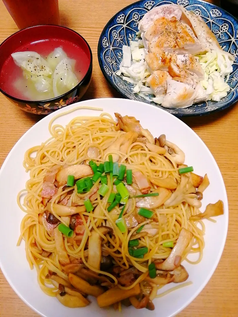 きのこベーコン和風パスタ
鶏胸肉ステーキ
鶏だしキャベツスープ|いちみさん