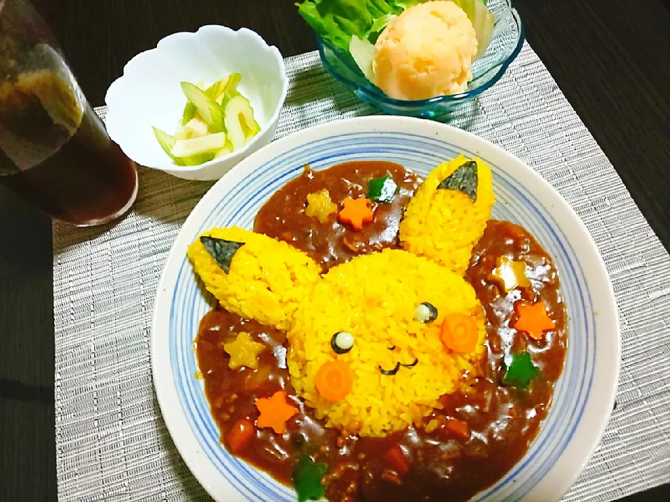 ピリピリ！ピカチュウカレー、セロリの浅漬け、タラモサラダ|サトリさん