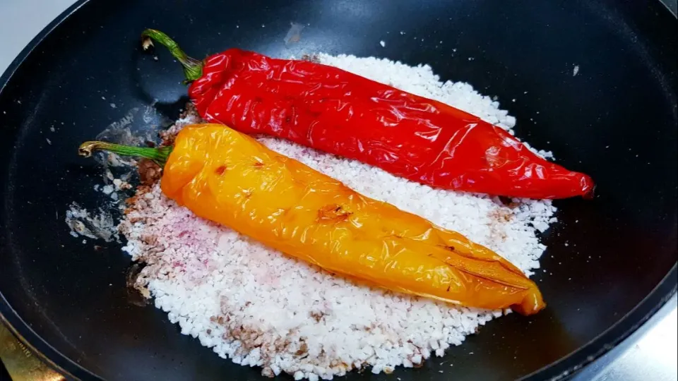 grilled peppers over coarse salt|steven z.y.さん