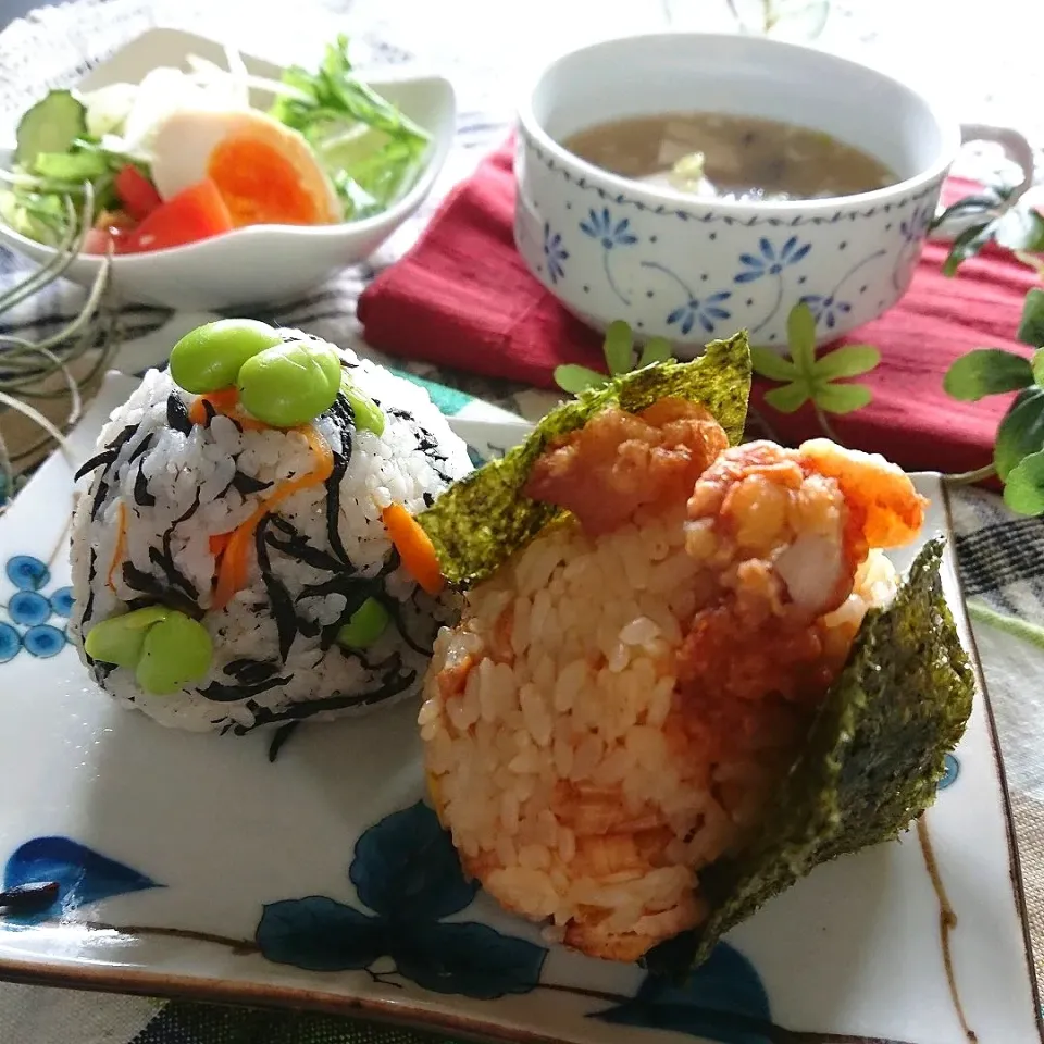 油淋鶏おにぎり&ひじき煮おにぎり
の🍙おひとりランチ♪|とまと🍅さん