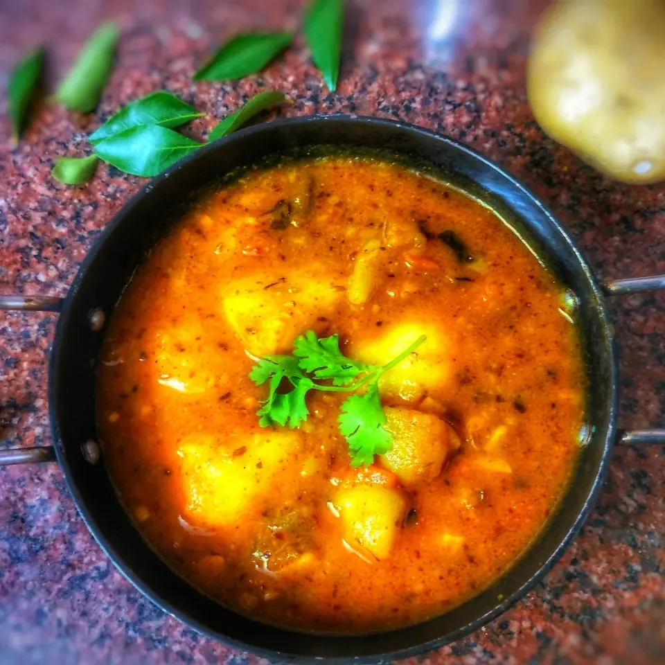 Dhaba Style Aloo Sabzi ♥️|Madhuさん