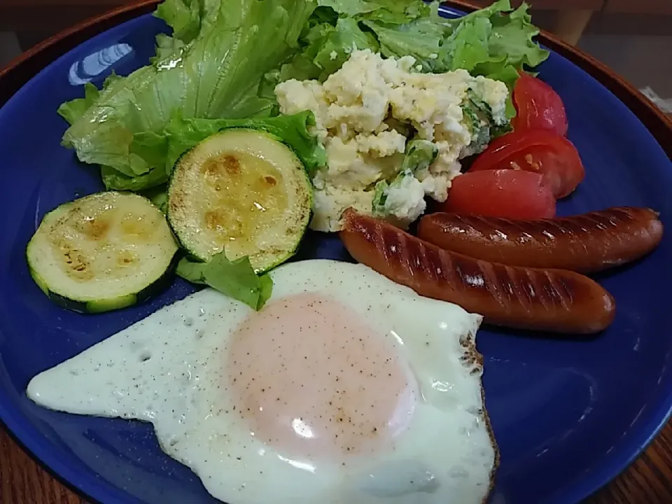 夏野菜サラダの朝ごはん|こいけさんさん