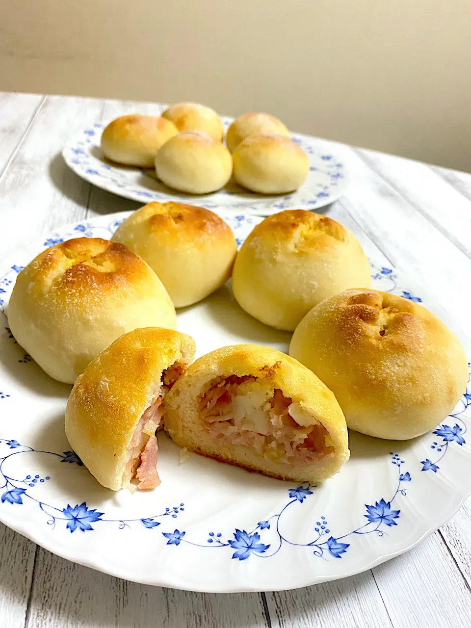 焼きたてパン🥖でモーニング🐔🐣☀ベーコンポテトフランス＆プチフランスパン|ぽっちさん