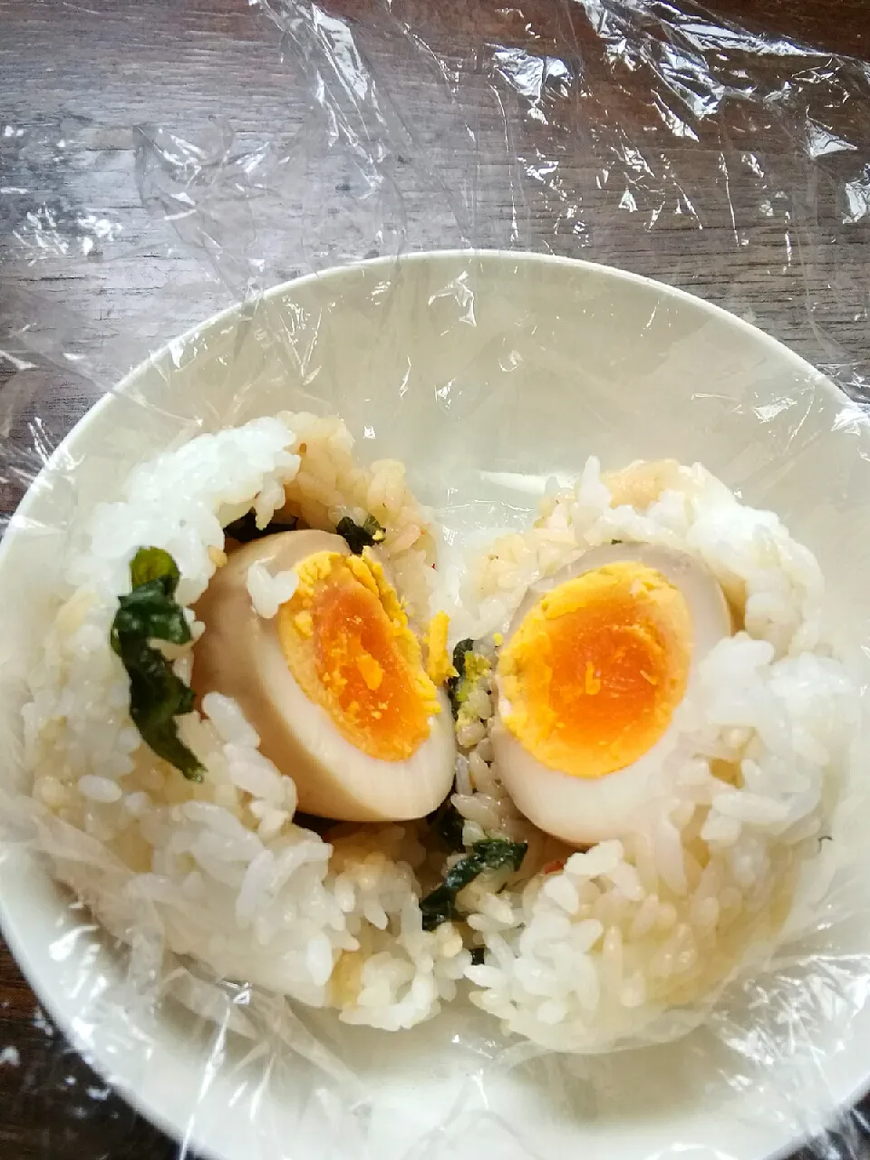 Snapdishの料理写真:大葉のピリ辛醤油漬けのゆで玉子のばくだんおにぎり🍙|にんにくと唐辛子が特に好き❤️(元シャリマー)さん