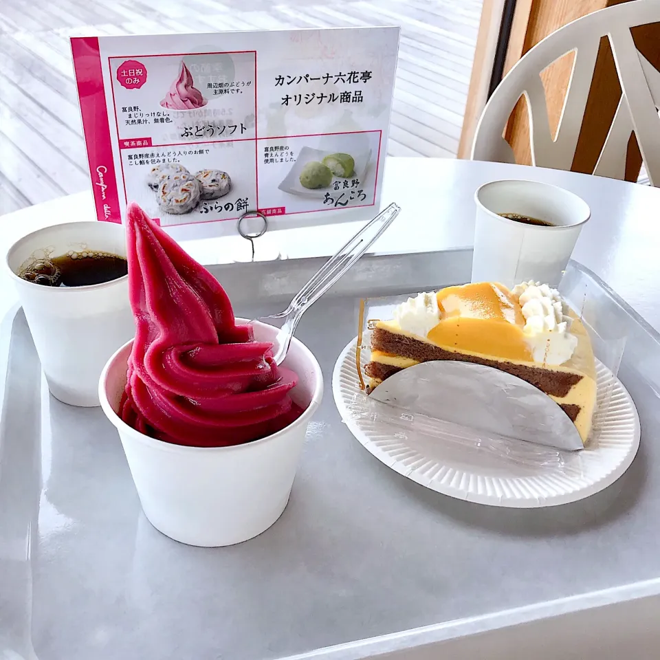 Snapdishの料理写真:富良野の六花亭だけ限定のぶどうソフト🍇|Happy suzumeさん