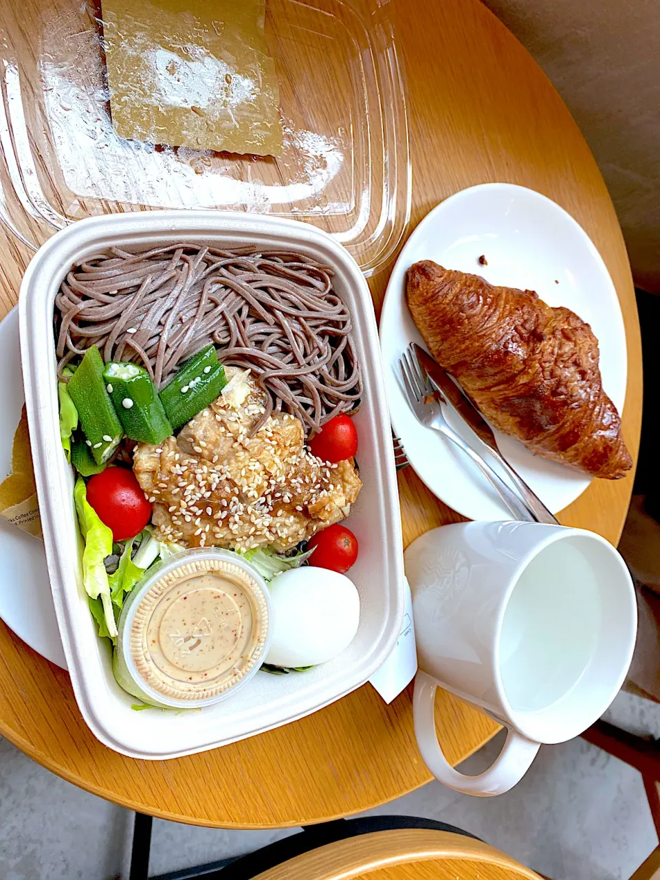 Snapdishの料理写真:Chicken & egg soba, crossiant|skyblueさん