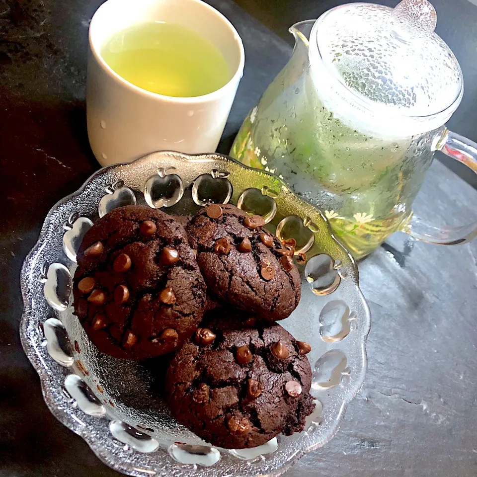 Double Choco Cookies matching with lemon grass and rosemary tea|Laarni Nabongさん