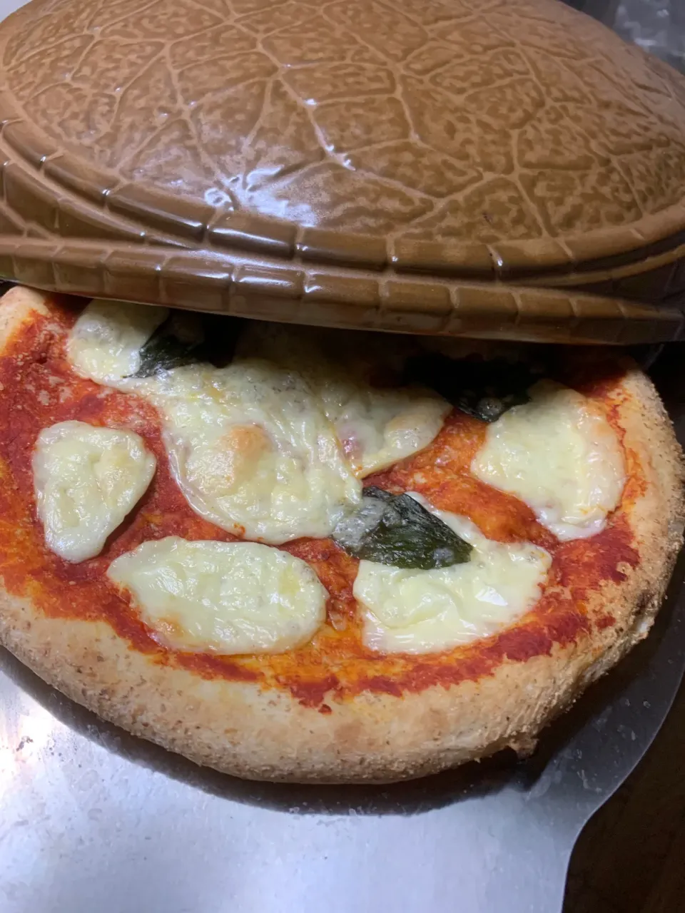 Snapdishの料理写真:冷凍ピッザ！PIZZAREVO【極☆マルガリータ】を簡易ピザ釜で焼いてみた！どや！|お家でbar!さん