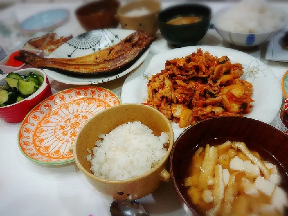 夕食(^ー^)
豚キムチ
ホッケ焼き
しそ餃子
きゅうり浅漬け
とびっこ
お味噌汁(豆腐、油揚げ)|プリン☆さん