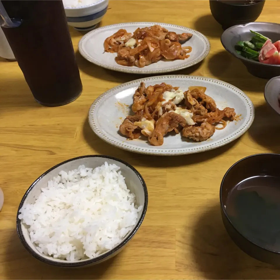 Snapdishの料理写真:豚肉と玉ねぎのチーズケチャップ炒め🧀🧀|maxさん