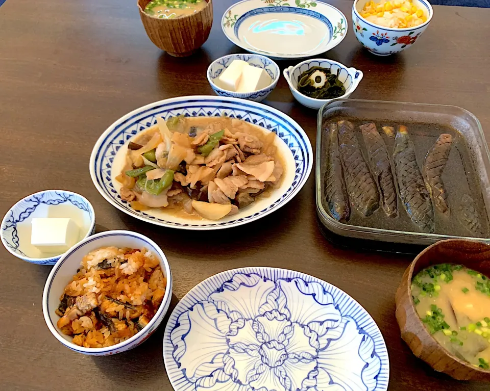 ひつまぶし　とうもろこしご飯　ナスとピーマンの味噌炒め　ナスの揚げ浸し　冷奴　ワカメの酢の物　お味噌汁|NAKATAさん