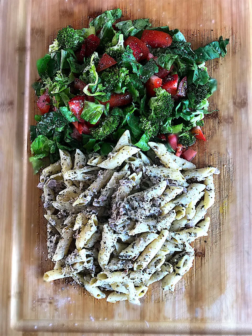 Pesto Penne Tuna | Summer Salad Board|T.E.Dennisさん