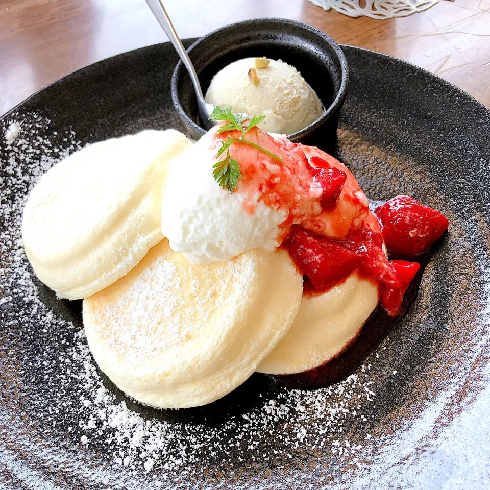 札幌パンケーキ🥞ベスト3の店で苺ヨーグルト🍓|Happy suzumeさん