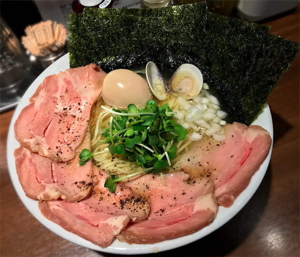 赤鶏と蛤の淡麗中華そば（塩）具だくさん特製🍜|toshi,I🍴さん