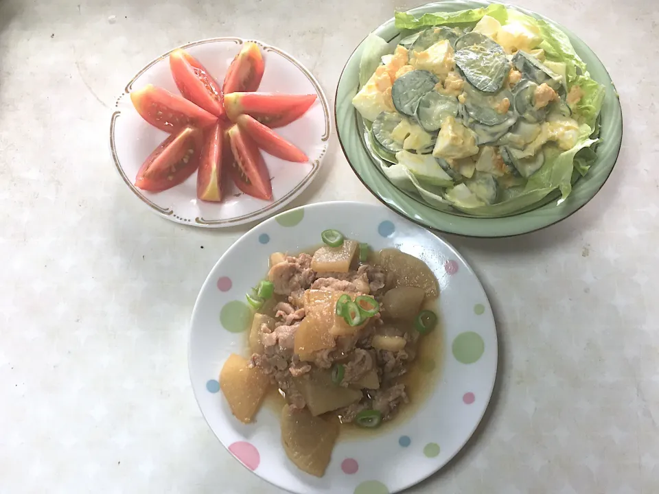 豚バラ大根、茹で卵ときゅうりのサラダ🥗|aさん