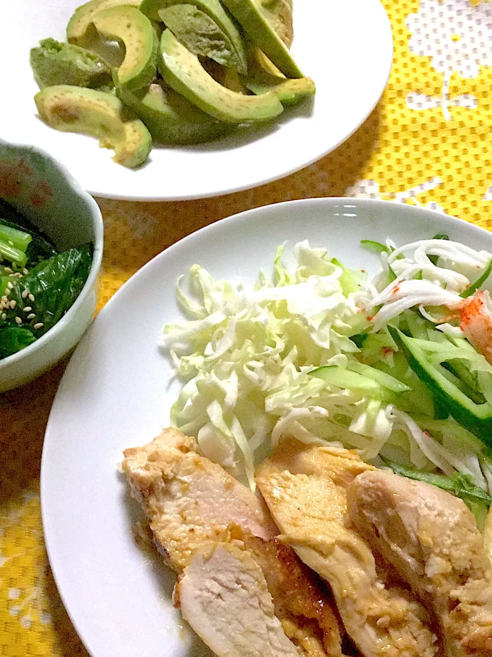 鶏ムネ肉の塩麹漬焼き　キャベツ　サラダ　揚げの焼き浸し　アボカド🥑|掛谷節子さん