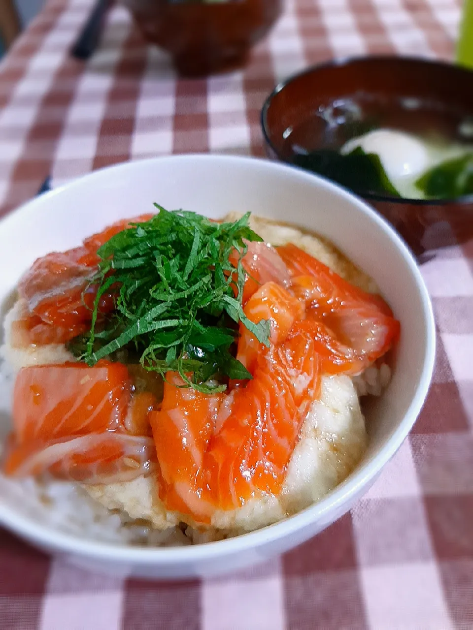 サーモン漬けのとろろ丼|マイキーさん