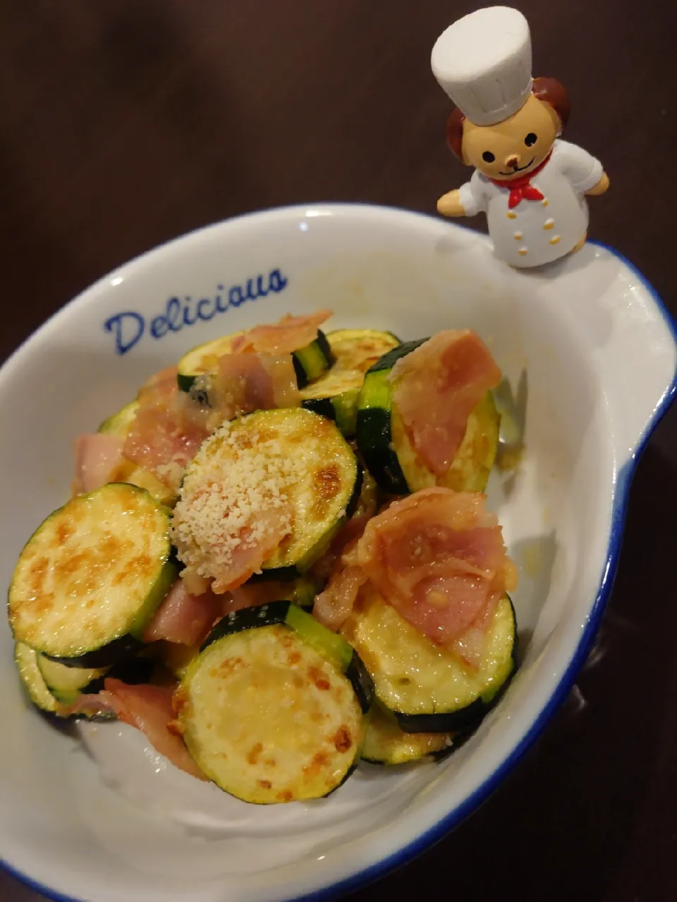 ベーコンとズッキーニのチーズ焼き😋|みぽりん♪さん