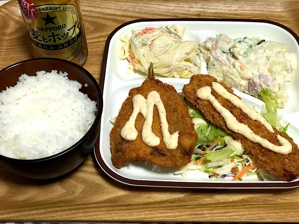 Snapdishの料理写真:☆アジフライとイカフライ ☆スパゲティサラダ ☆ポテトサラダ ☆ビール🍺|まぁたんさん