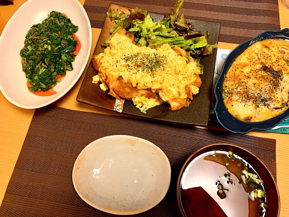 Snapdishの料理写真:モロヘイヤのお浸しかけトマト、鶏南蛮、ナスきのこベーコンのグラタン、お味噌汁|tsumaminaさん