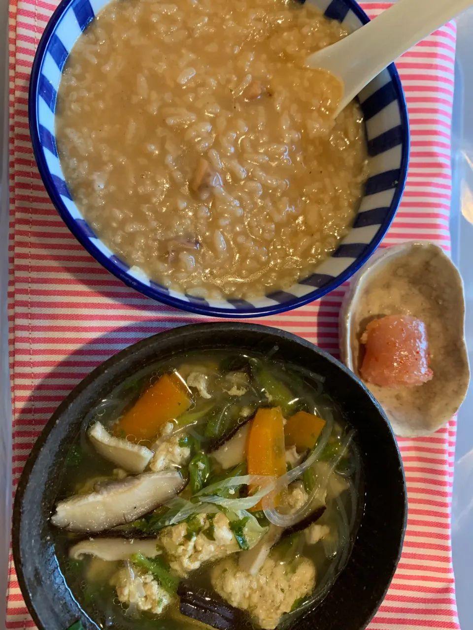 朝ご飯は、スルメイカのお粥と鶏団子スープ　明太子|たまにゃんさん