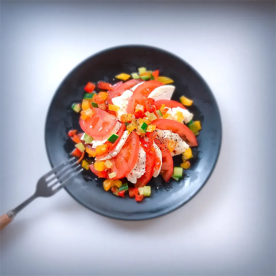 焼きヨーグルトでカプレーゼ🍅|めぐぐさん