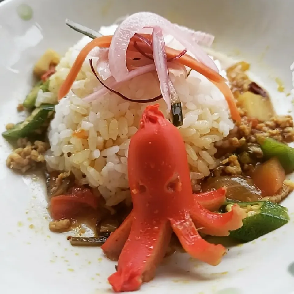 オクラとレンコンのポークキーマカレーwithタコさんウインナー🐙|ふじわらたくやさん