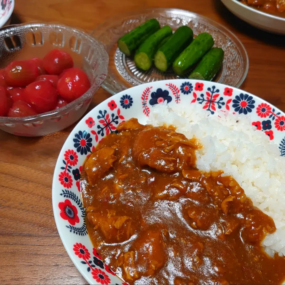 トマトカレー、トマトピクルス、胡瓜の浅漬け|はるさん