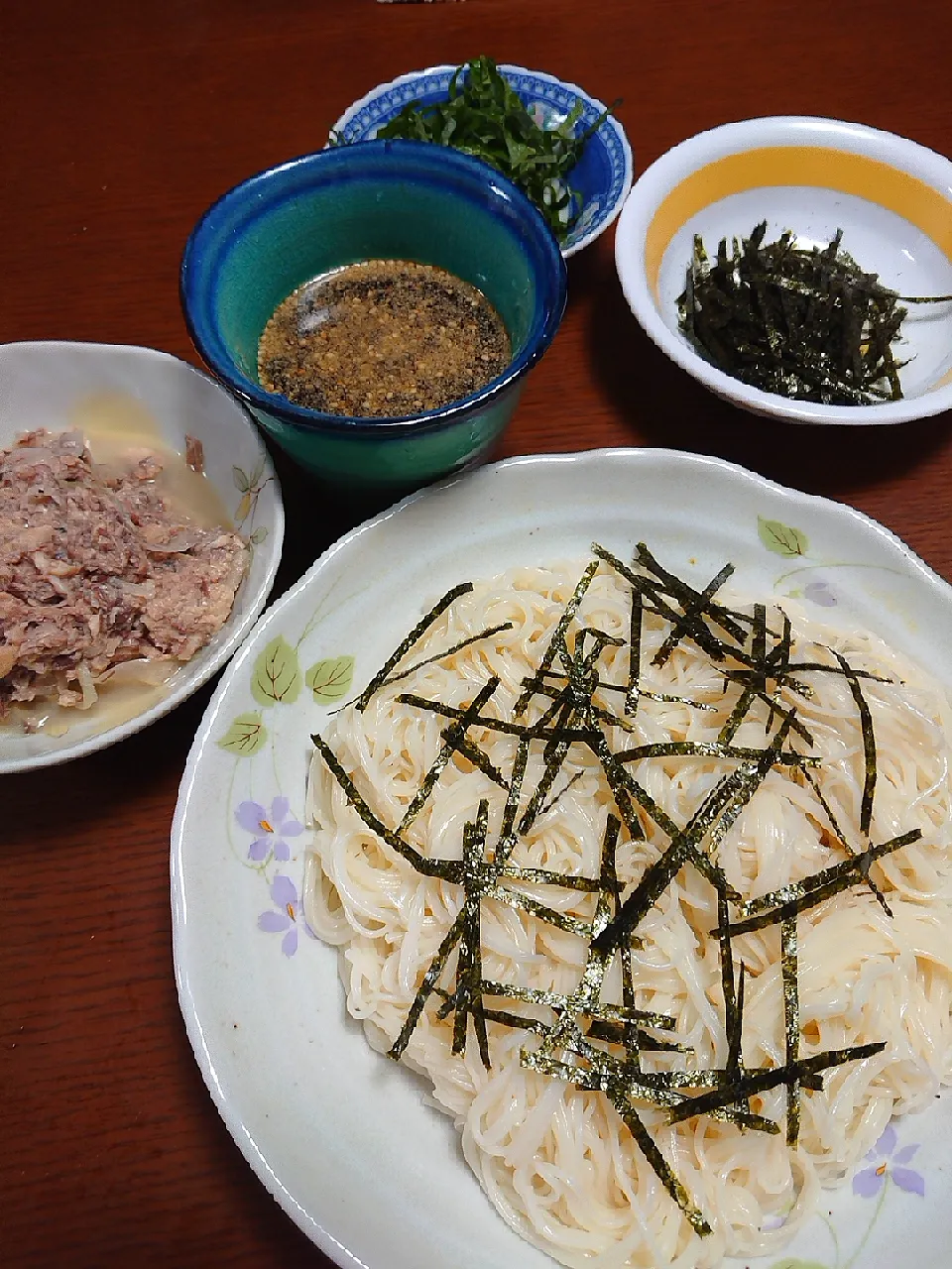 そうめん
鯖缶と玉ねぎ和え物|ぱやさん