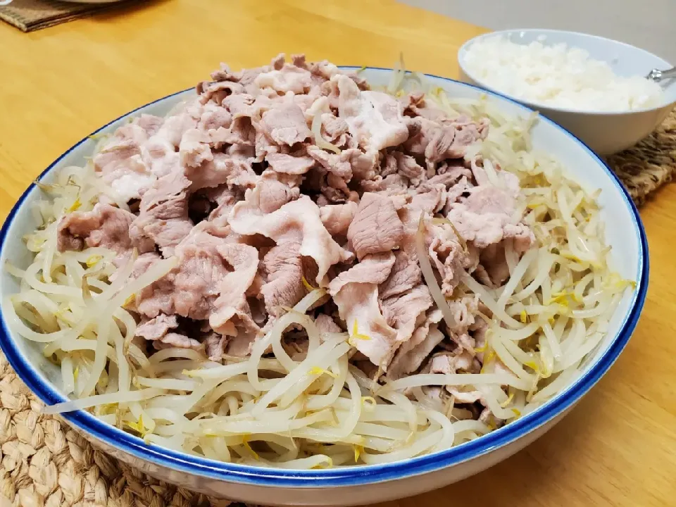 豚肉ともやしのボイル(大根おろしを添えて)|gomanmaさん