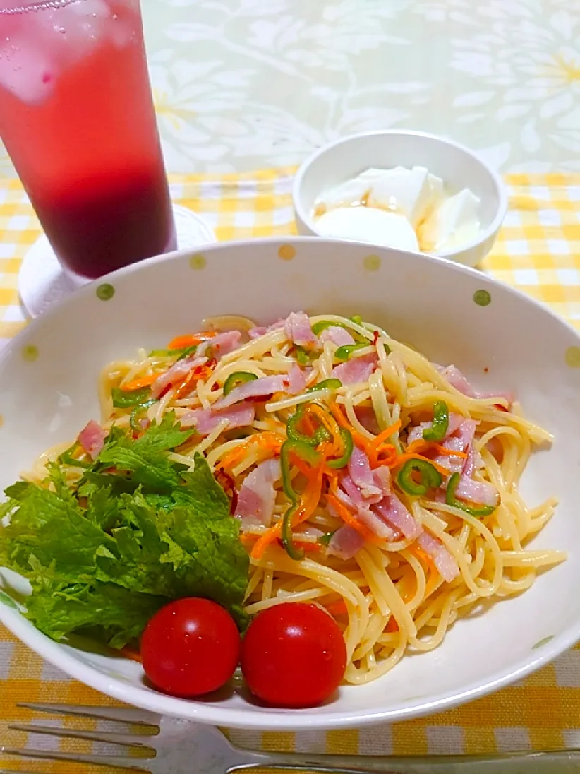 ペペロンチーノ風パスタ

カシスソーダ
ヨーグルト|🍒ふみりん🍒さん