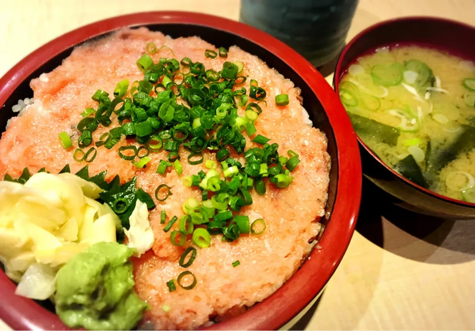 Snapdishの料理写真:ねぎとろ丼 ¥858|Blue Moon Caféさん