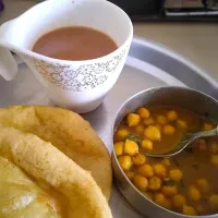 favorite indian breakfast..I cooked
chola bhatura spice tea|sara fさん