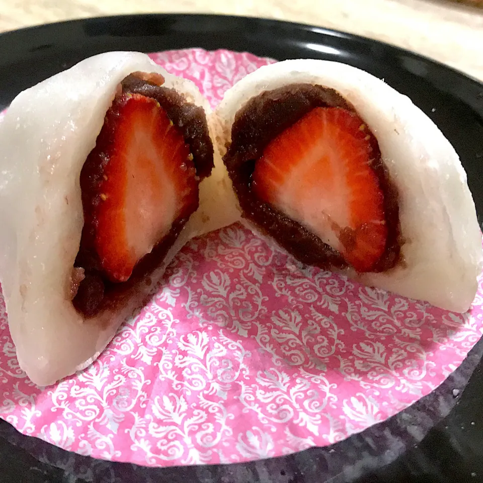 Ichigo daifuki “ Japanese mochi with red bean paste and strawberry|Babyluv Cabrera Ocampoさん