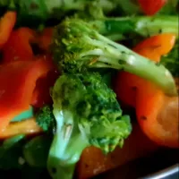 simple and healthy broccoli, beans and bell pepper salad!|Charmiさん