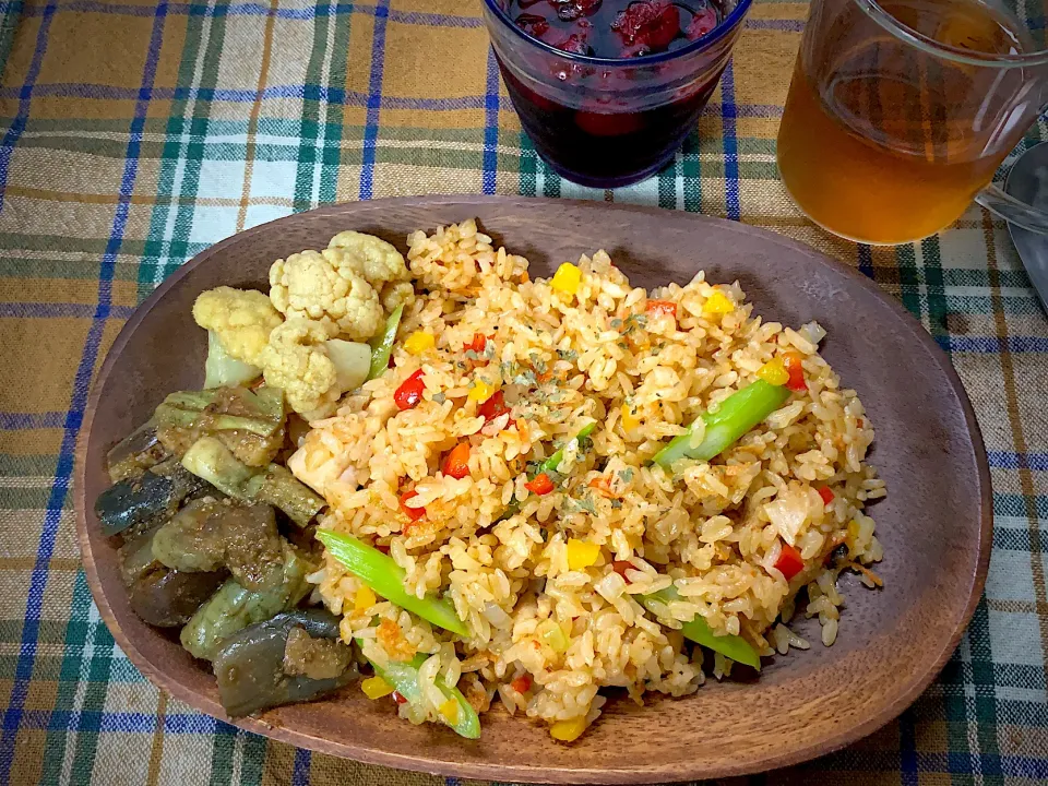 🍳ナシゴレン カリフラワーのカレーマリネ ナスのピリ辛マリネ トロピカルフルーツティー サングリア|yumyum😋さん