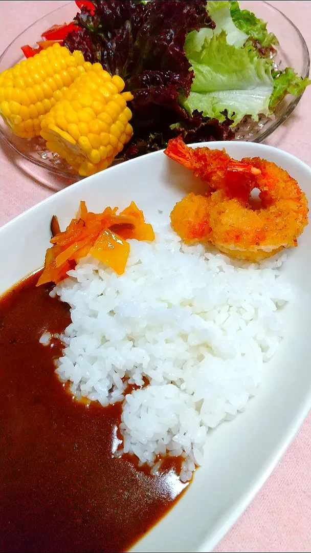 ☆今日の晩ごはん☆　エビフライカレー　サラダ|hamamaさん