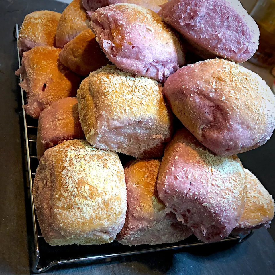 Ube Pandesal ( Purple Yum Dinner Rolls )|Laarni Nabongさん