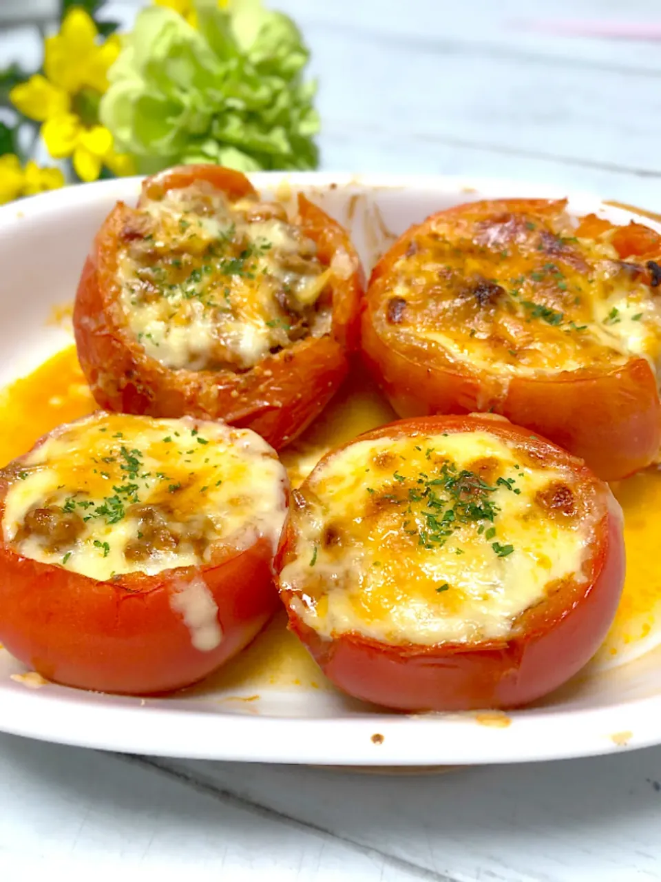 溢れるトマトのジューシー感！トマトの肉詰め🍅|ゆっきー♪さん