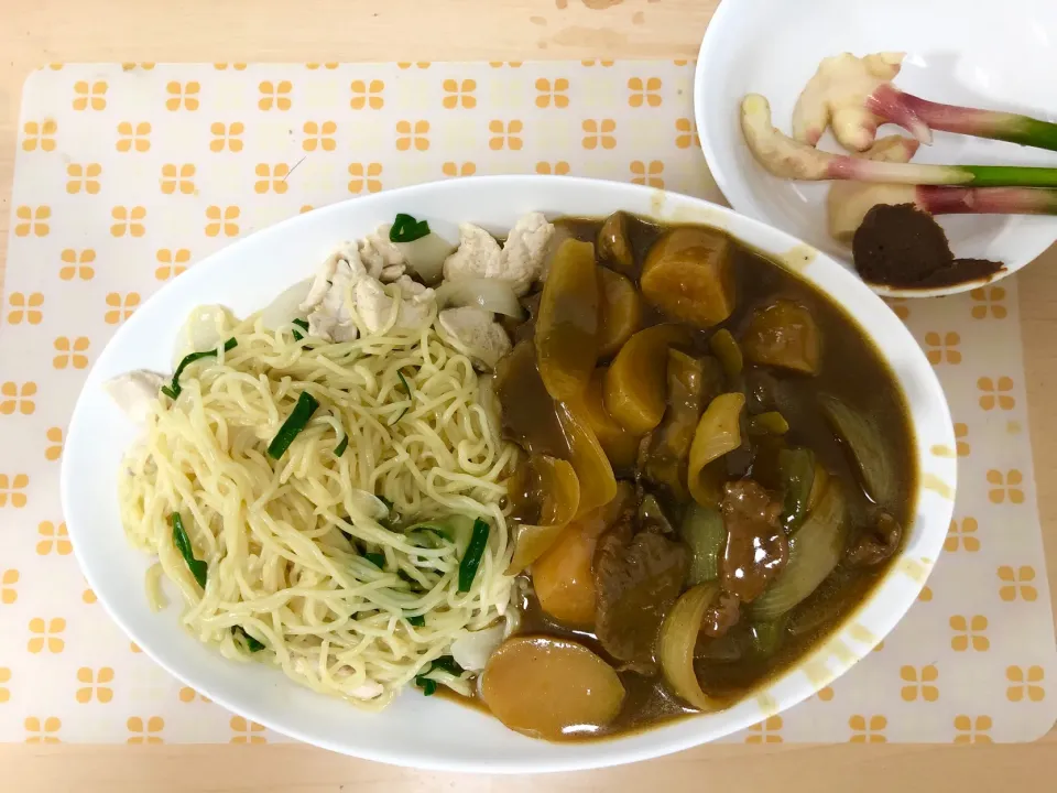 塩焼きそば夏野菜カレーかけ。|としぼーさん