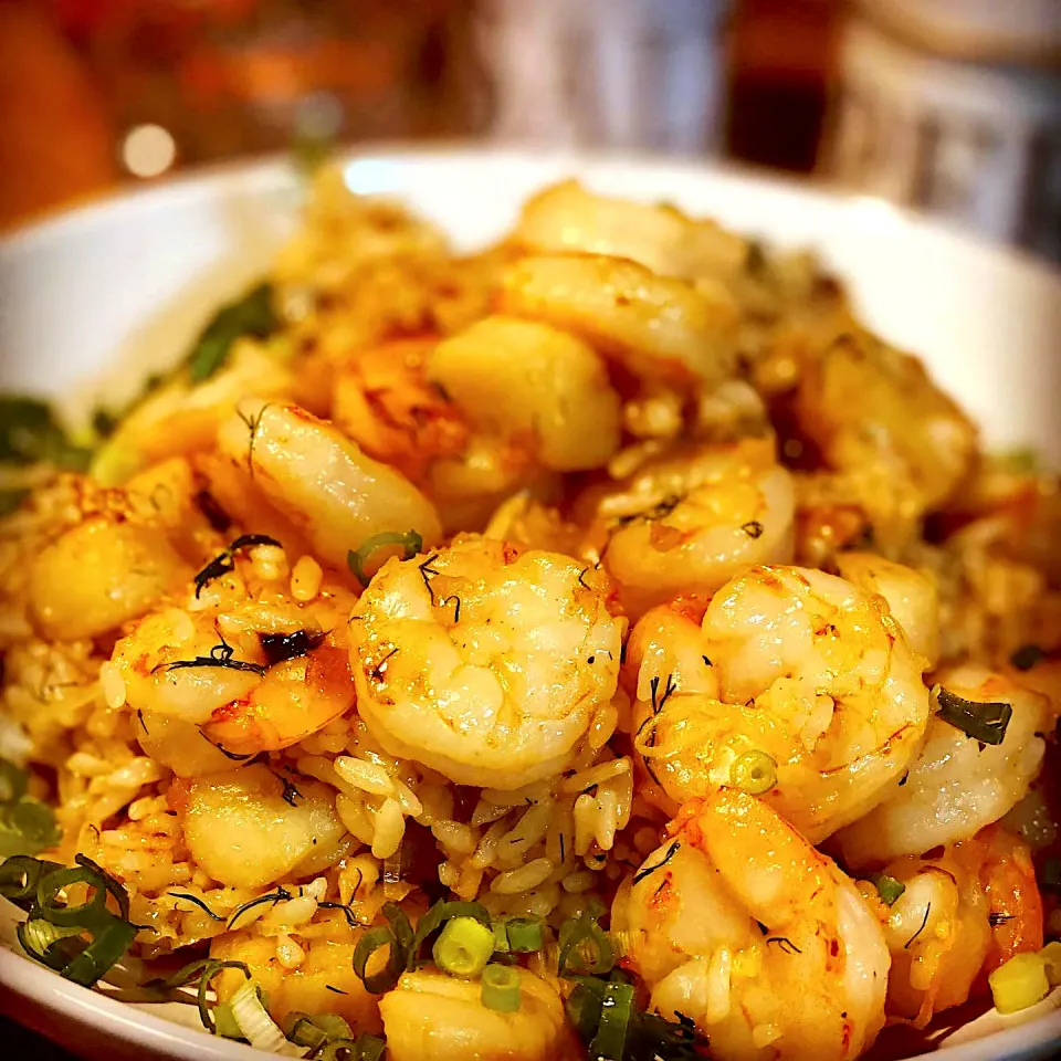 Butter Fried Rice with Pan Fried Scallops & Prawns will Dill & Garlic. #prawns #scallops #friedrice #homecooking #chefemanuel|Emanuel Hayashiさん