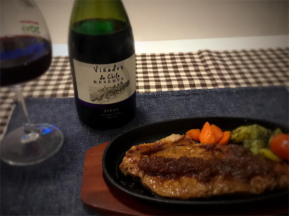 Snapdishの料理写真:大麦牛ステーキ＆Vinedodos de Chile SYRAH|mayさん