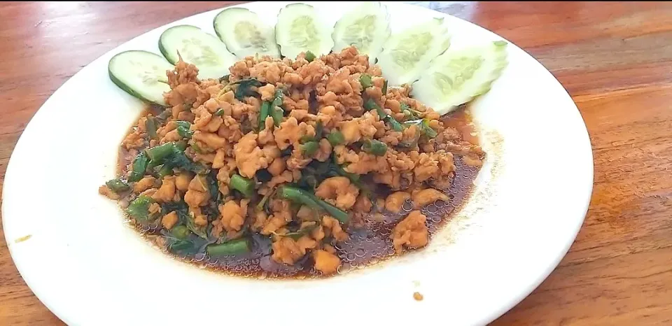 Thai Basil Chicken
(pad kra pao gai)|Lwin Lwin Choさん