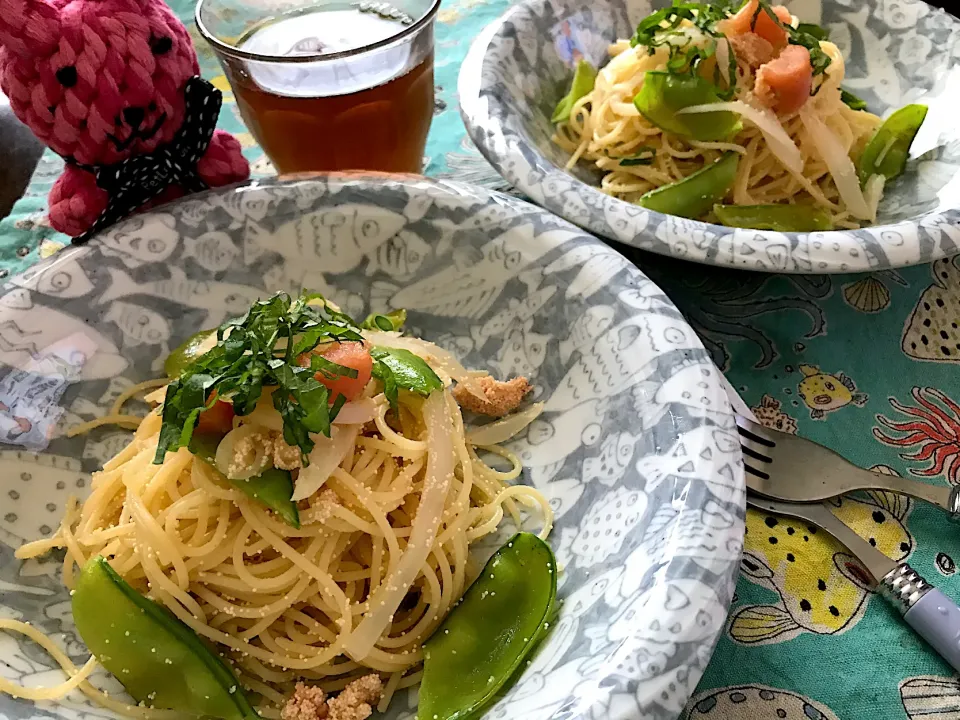 たらこスパ🍝いただき野菜のスナップエンドウと青紫蘇を添えて💓|noeさん