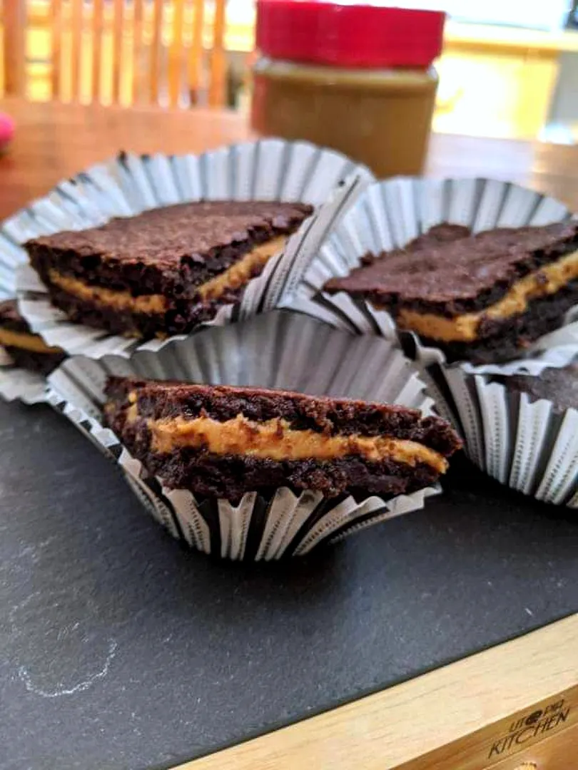 Peanut Butter Stuffed Brownies|Mama Munch's Kitchenさん