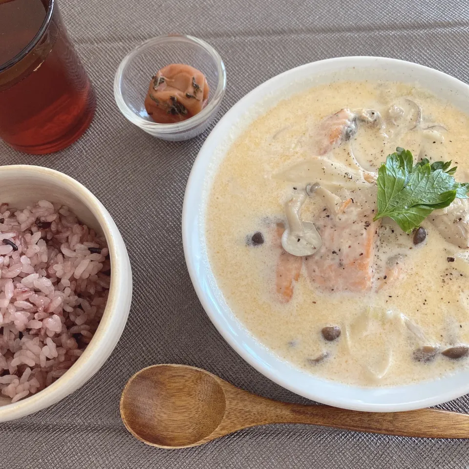 牛乳消費💦鮭シチューランチ☺︎☺︎|サチャンさん