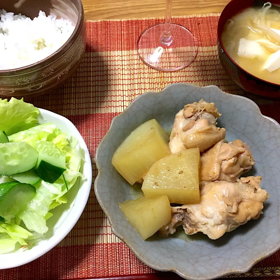 Snapdishの料理写真:2020/06/30 焼肉タレで 鶏手羽元と大根煮(圧力鍋)|kykyさん