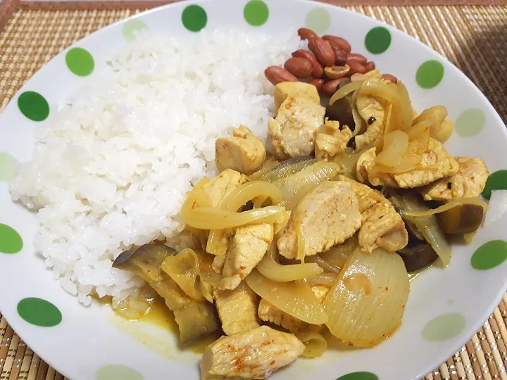 ナスと鶏むね肉のスパイスカレー|ヨナメさん